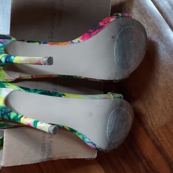 Used Steve Madden Marlenee Heel - Picture 7 of 7